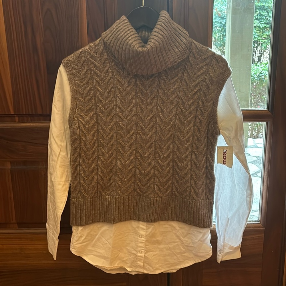 New with tags sweater with crisp white shirt sincerely Jules, precious.